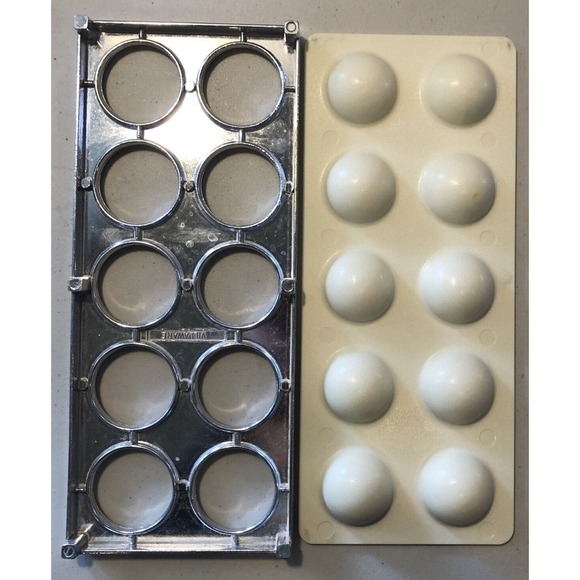 VillaWare Ravioli Maker Model 5500 Makes 10 Large Square Homemade Ravioli New - Picture 2 of 3